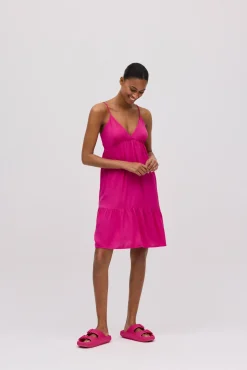 Vestido midi con vuelo fucsia