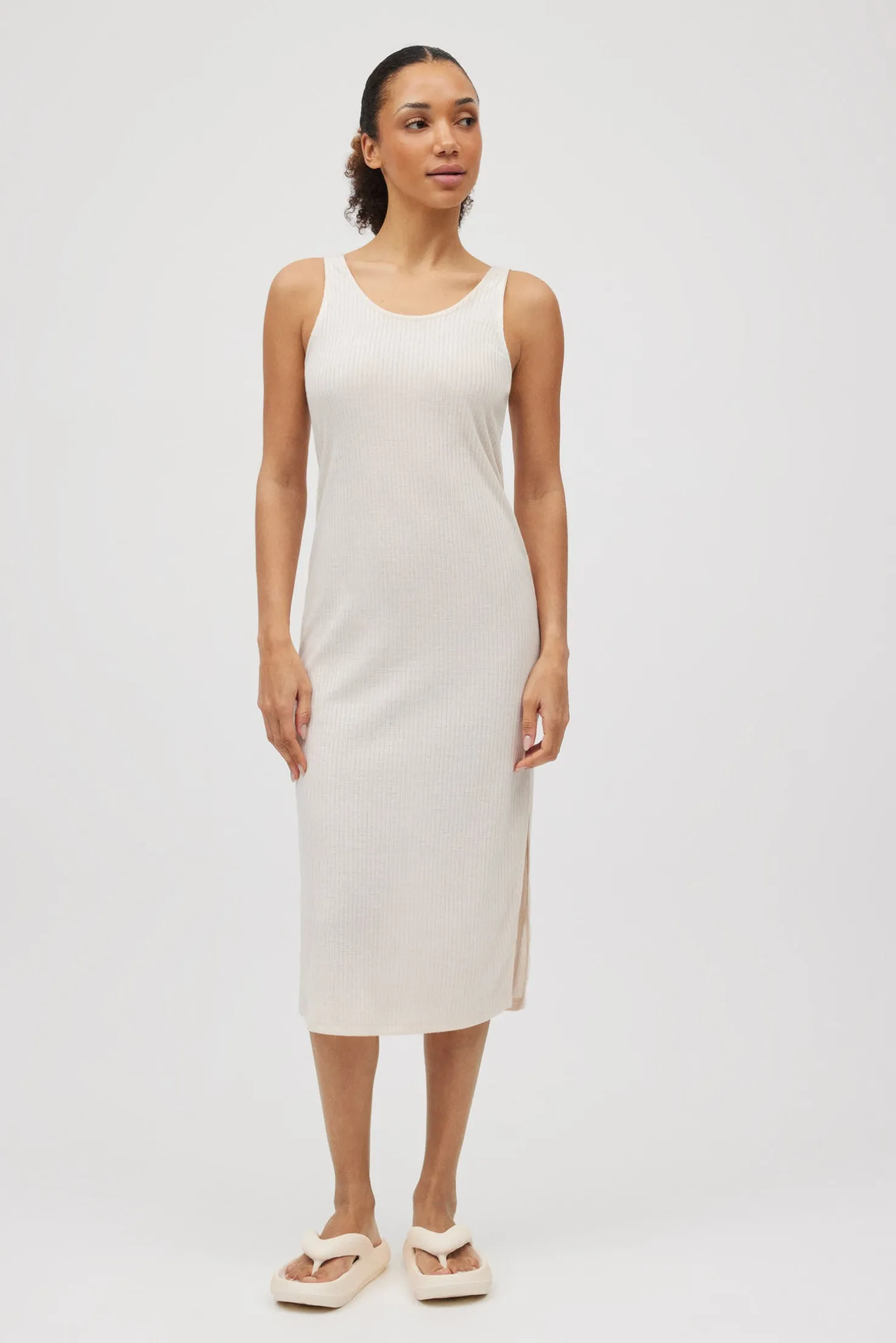 Vestido midi tirantes aberturas marfil