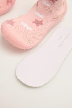 Zapatilla calcetín estampado arcoiris y estrellas