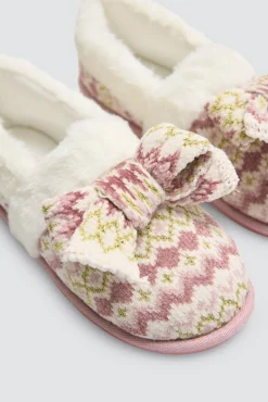 Zapatillas cerradas de casa detalle lazo estampado étnico