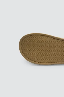 Zapatillas con textura camel