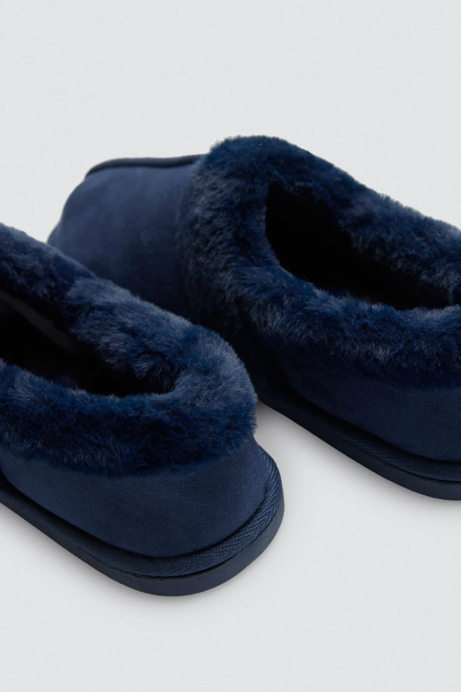 Zapatillas de casa cerradas con pelo marino