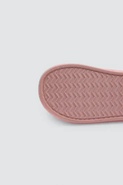 Zapatillas de casa coloridas con pompón y tejido trenzado