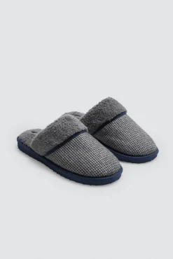 Zapatillas de casa con borreguito estampado pata de gallo