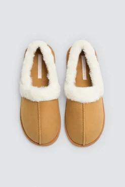 Zapatillas de casa mujer detalles pelo camel